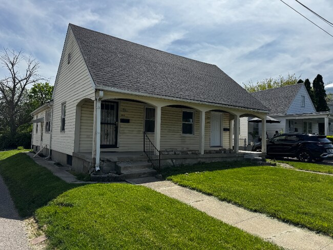 Primary Photo - 1024 Cherry Dr