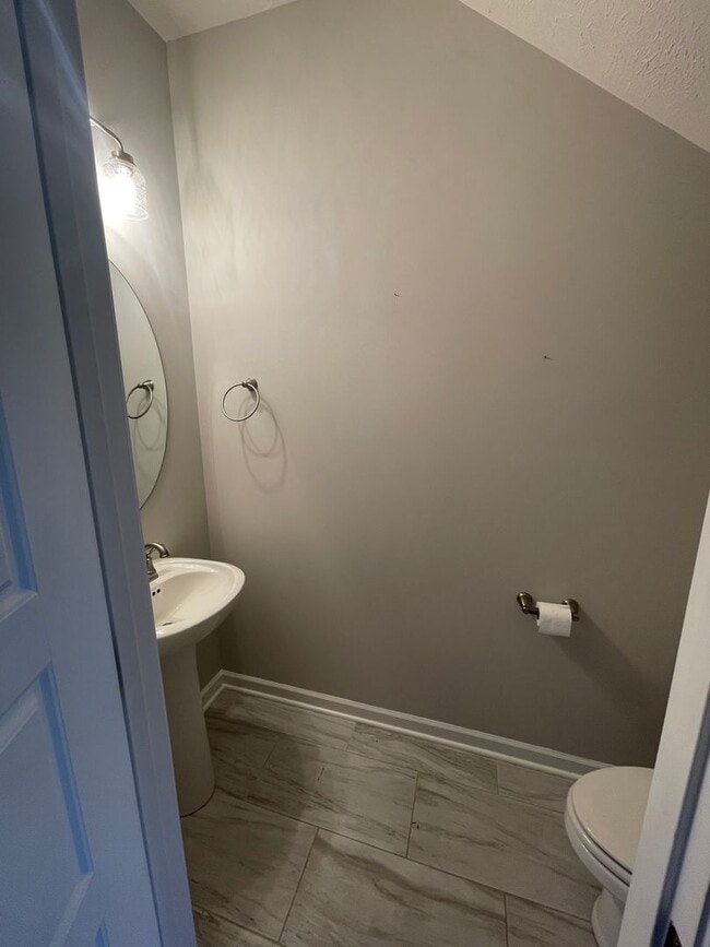 Building Photo - 4329 Doral Dr