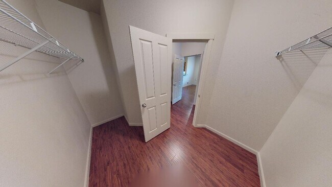 Building Photo - Perfect For Nursing Student - Beautiful Condo w/ Garage. Close To St. Vincents Hospital