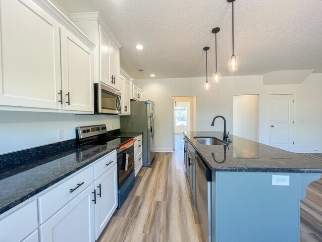 Building Photo - 549 Meloney Dr