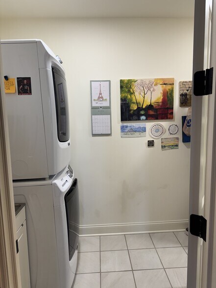 Building Photo - 101 S Saginaw St