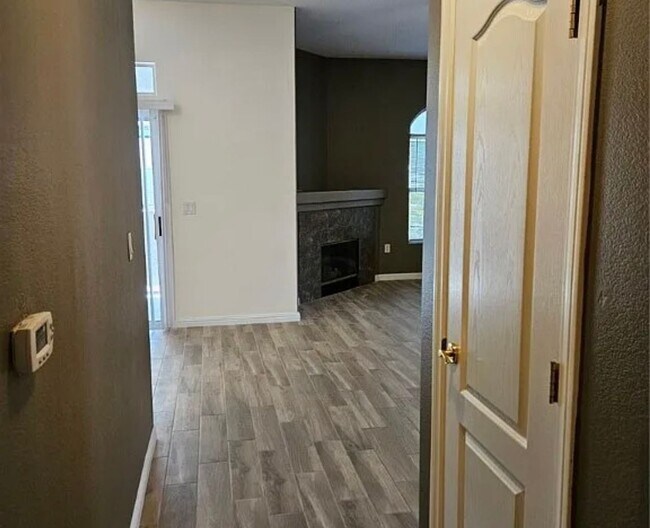 Building Photo - Ground floor condo in Green Valley Ranch area