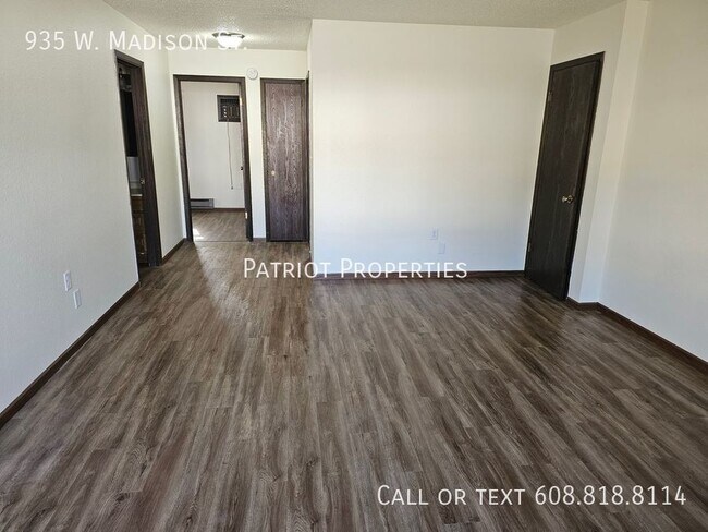 Building Photo - 935 W Madison St