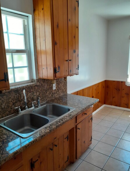 Building Photo - 1419 E California Ave