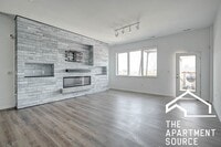Building Photo - Top Floor Massive 3 Bed/2 Bath in the South Loop with a Stunning Updated Kitchen!