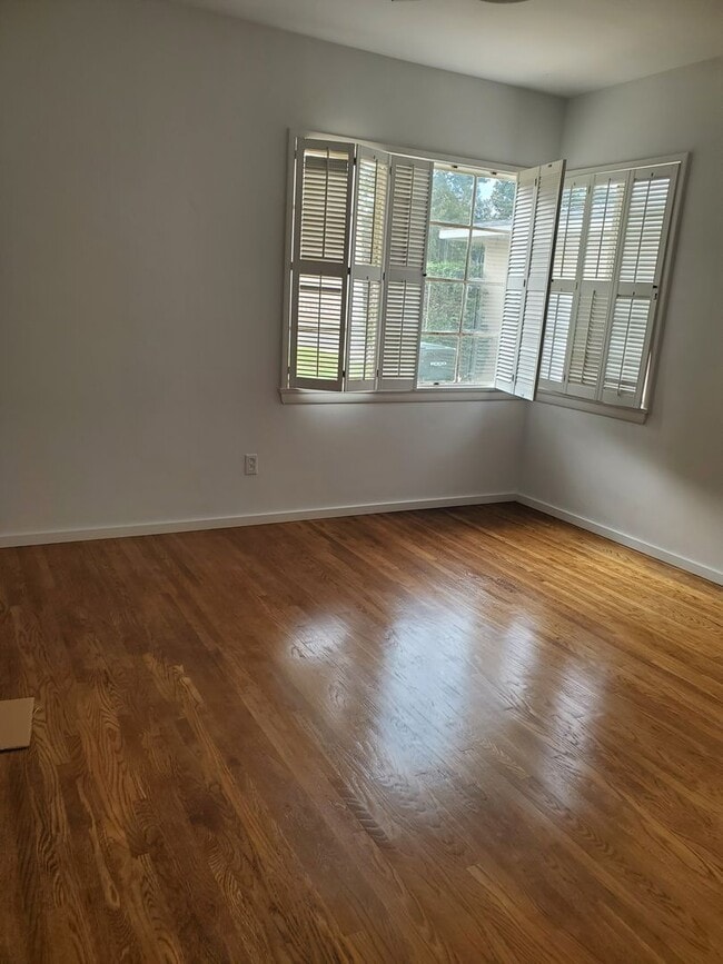 Building Photo - Recently Upgraded and Refreshed House with Pool and Casita