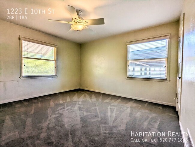 Building Photo - Pre-Lease!! Spacious 2 bed/1 bath Universi...