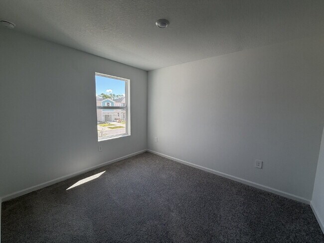 Building Photo - Brand New Townhome in Tara Serena – Gaines...