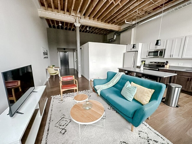 Primary Photo - 604 W 4th St N