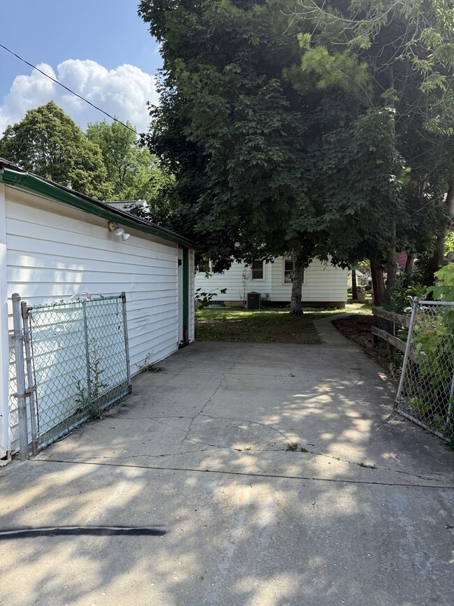 Building Photo - 3909 N 70th St
