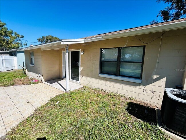 Building Photo - 6112 Tavendale Dr