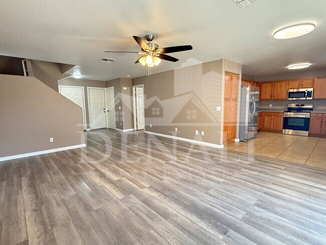 Building Photo - 11810 W Sunnyside Dr