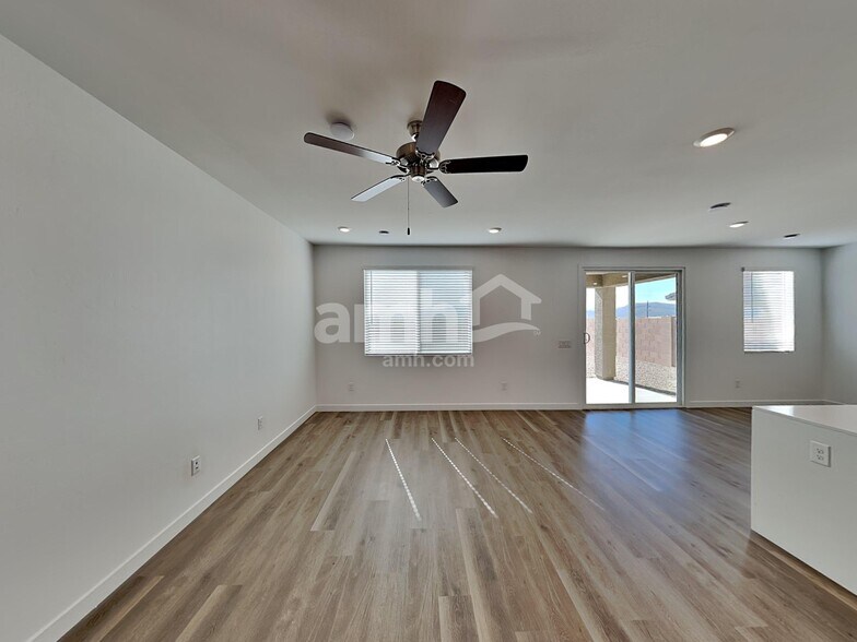 Building Photo - 6047 W Calle Palmitas