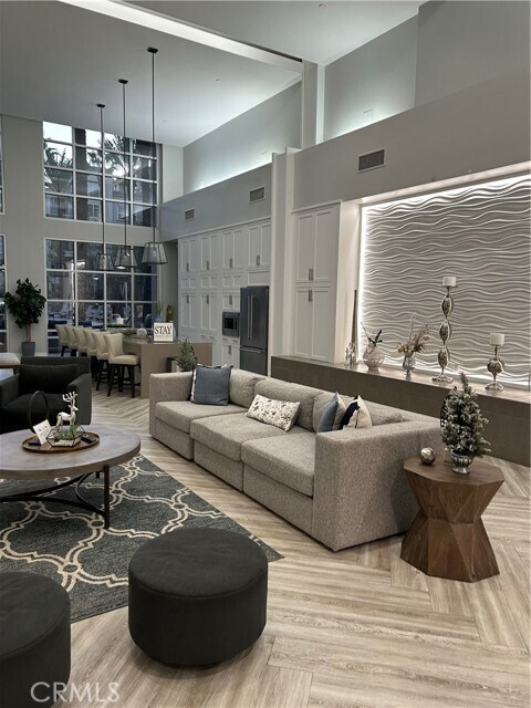 Building Photo - 1356 Scholarship