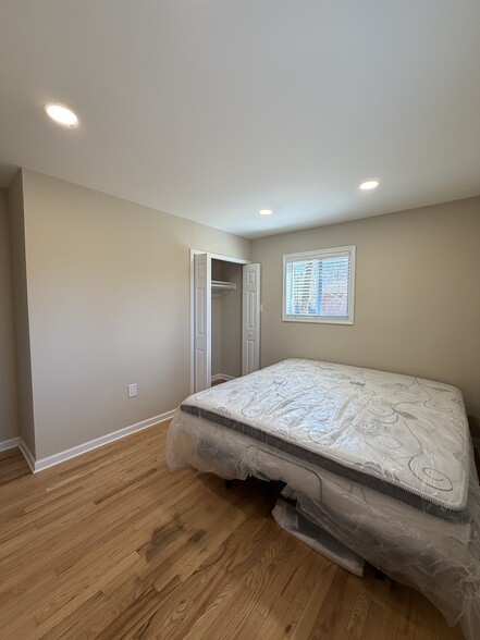 Building Photo - 6524 Greenleaf St