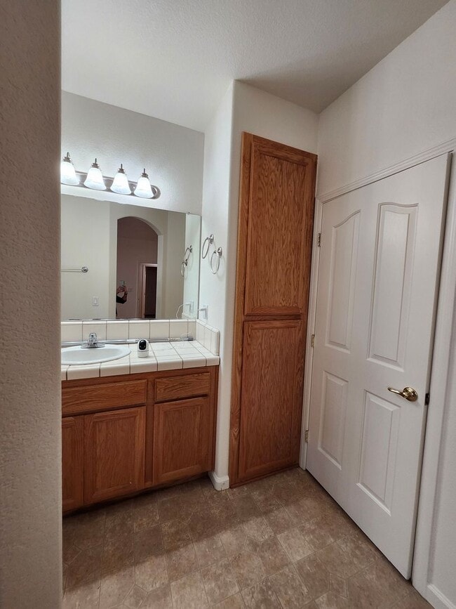 Building Photo - Beautiful Yuba City home located in a cul-de-sac