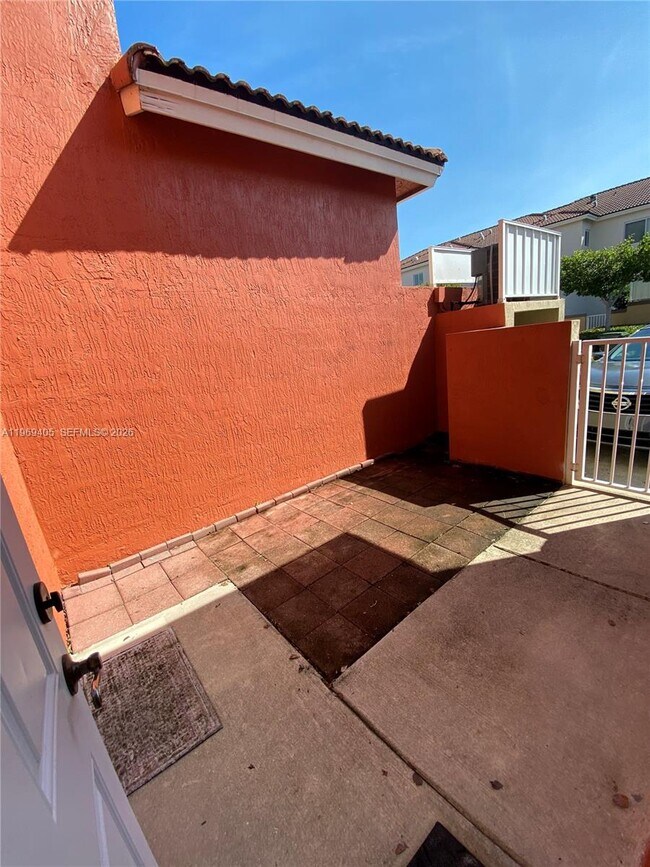 Building Photo - 1978 SE 23rd Terrace