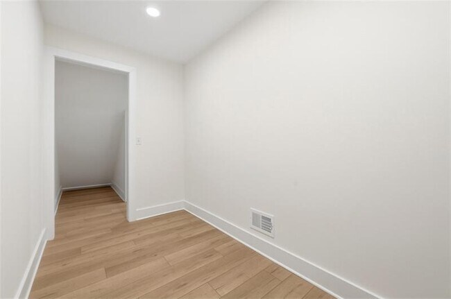 Building Photo - 1361 Hawthorne St