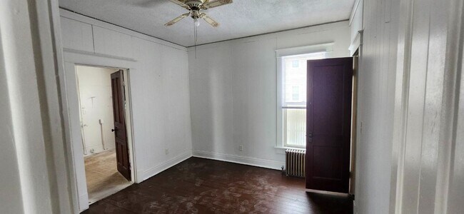 Building Photo - 3BR | 1BA | First-Floor Unit with Garage & Fenced Yard – Michigan City