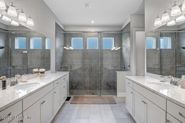 Building Photo - 323 Glenneyre Cir