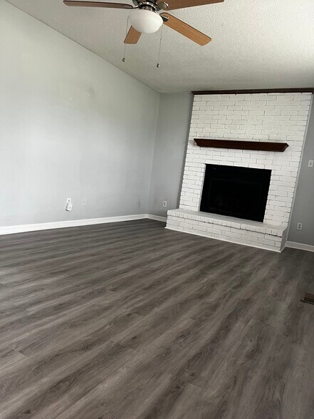 Stunning new floor covering. - 112 Kelly Ct