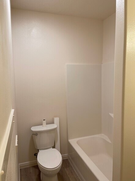 Building Photo - 85 W 1400 S