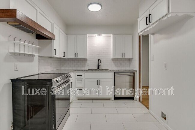 Building Photo - 3516 Mt Pleasant Dr