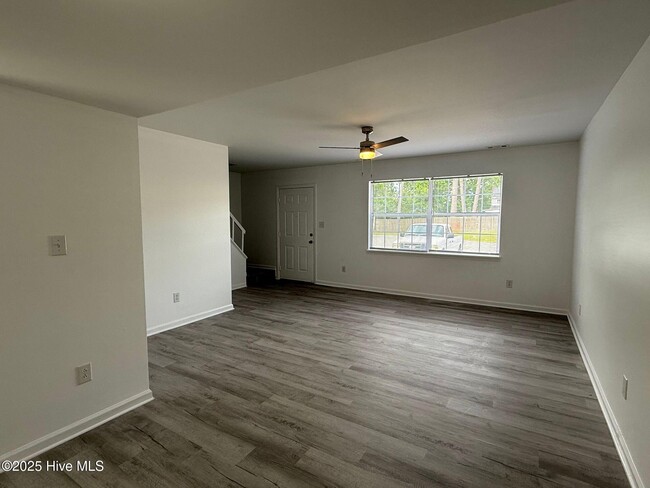 Building Photo - 206 Myrtlewood Cir