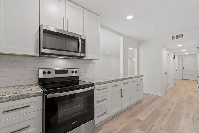 Building Photo - Stylish & Renovated Townhome in Prime West...