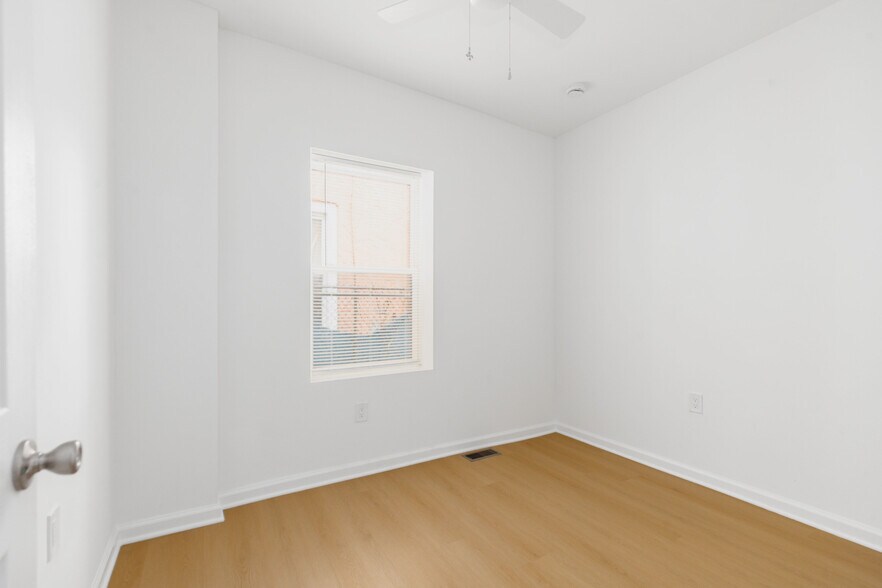 Building Photo - 2433 N 6th St