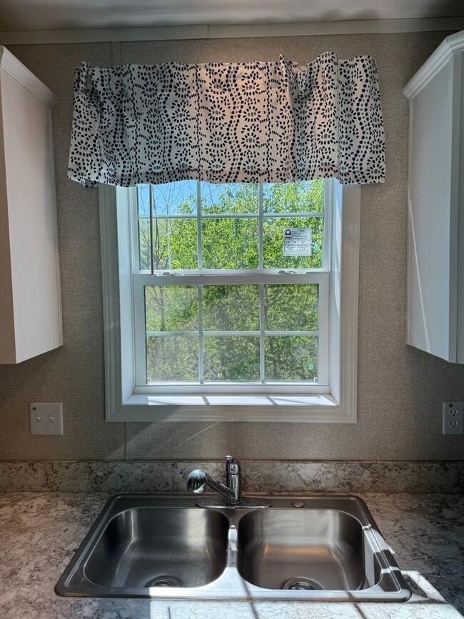 Building Photo - 465 Royal Manor Rd