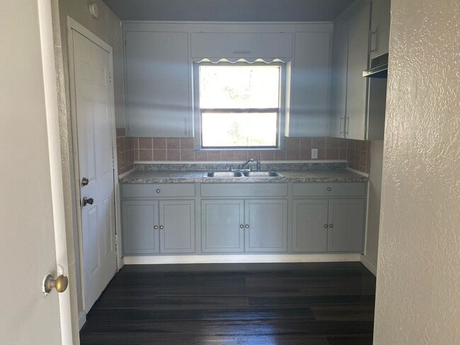 Building Photo - Beautiful Newly Remodeled Affordable Housi...