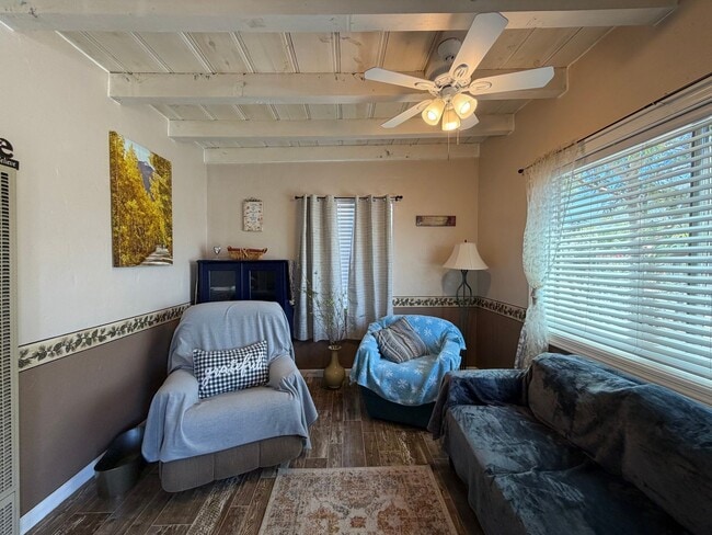 Building Photo - Furnished cozy 1 bedroom Duplex!