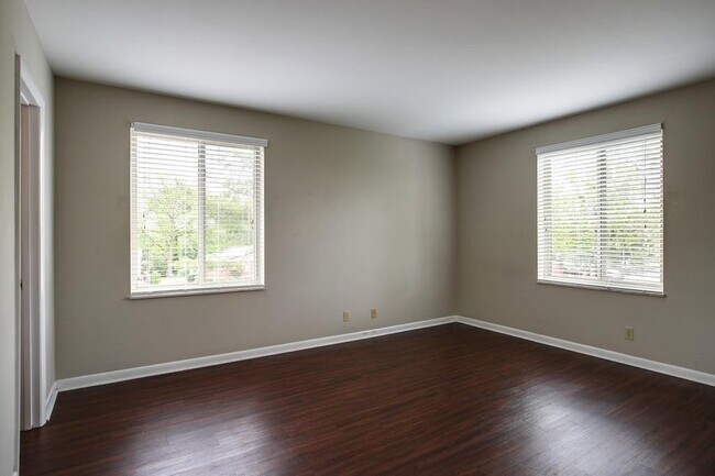 Building Photo - 2601 Hillsboro Pike