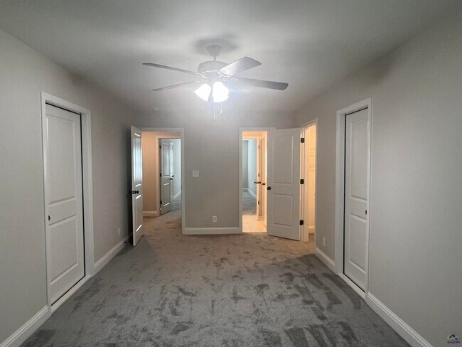 Building Photo - 250 High Ridge Ct
