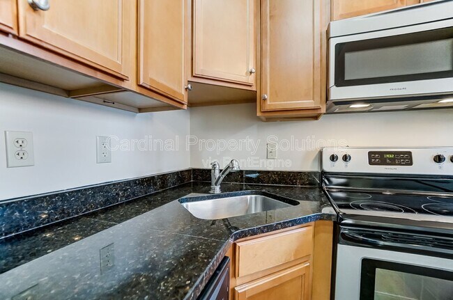 Building Photo - 2114 Kemper Ln