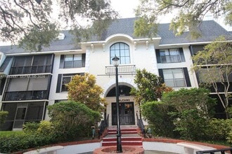 Building Photo - 3680 Inverrary Dr