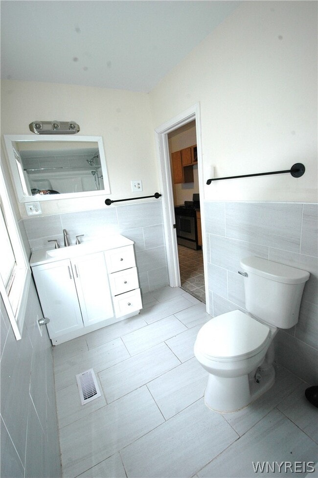 Building Photo - 145 Summit St