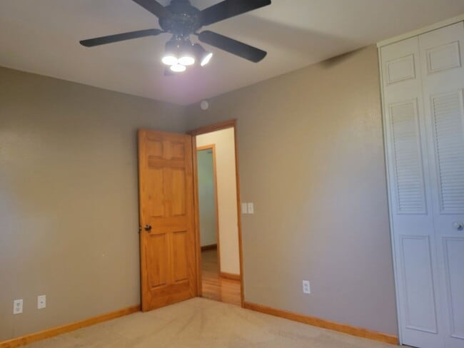 Building Photo - Your Dream Home Awaits: Spacious 4 Bed/2 B...