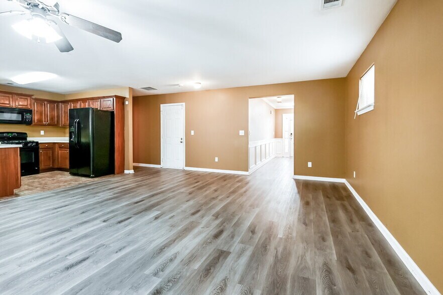 Building Photo - 327 Village Chase