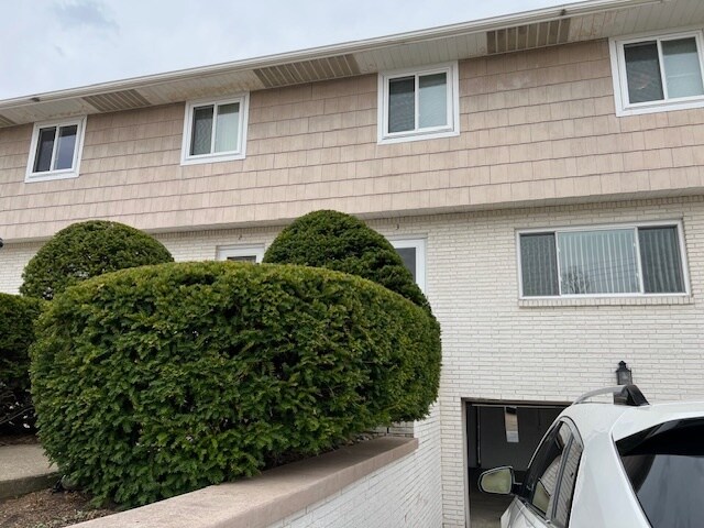 Building Photo - 200 N Avalon Dr
