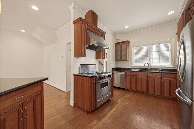 Building Photo - 2405 Southgate Blvd