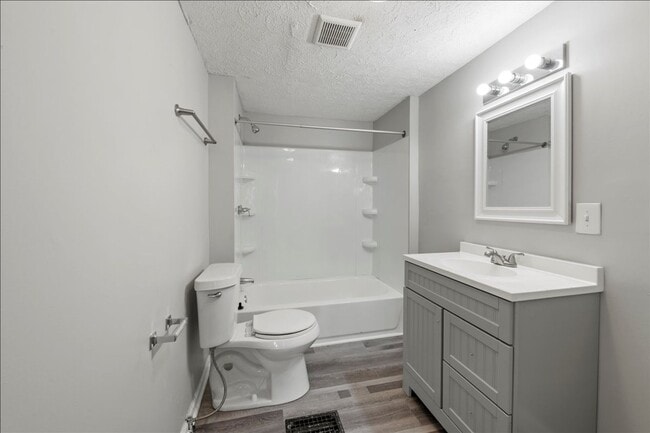 Building Photo - 438 N Chester Ave