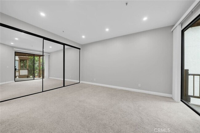 Building Photo - 2559 Plaza del Amo