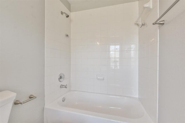Building Photo - 15515 Echo Stable Ln