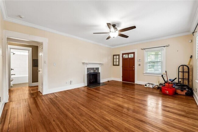 Building Photo - 976 Hall Pl NW