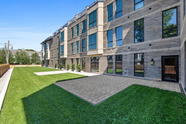 Building Photo - 1114 Beacon St