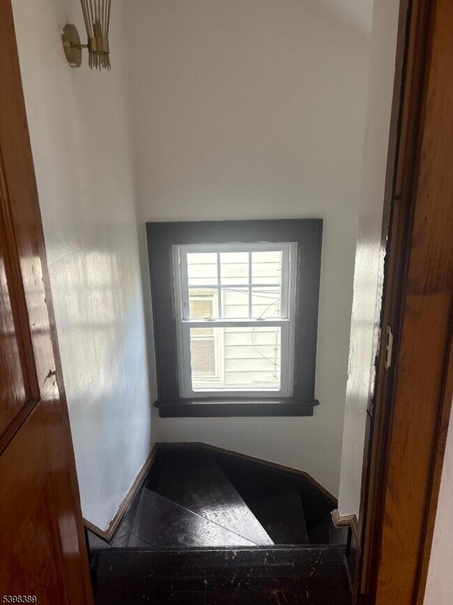 Building Photo - 19 Harding St