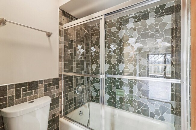 Building Photo - 23460 W N Lakewood Ln