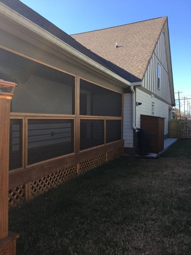 Building Photo - East Nashville Beauty